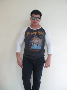 Def Leppard Pyromania Rock Band Concert Tour Mens Raglan Sleeve T-Shirt Medium - Picture 1 of 3