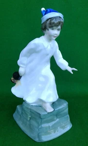 ROYAL DOULTON - WEE WILLIE WINKIE (STYLE TWO) - HN3031. - Picture 1 of 21