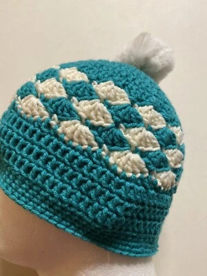 MUJERES Hecho a Mano Ganchillo Gorro Unisex Gorra de Esquí Grande POMPÓN Piel TEAL Pom Foto 1 de 4