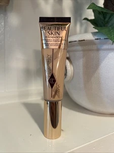 Charlotte Tilbury Beautiful Skin Medium Coverage Liquid Foundation #4 - Bild 1 von 2