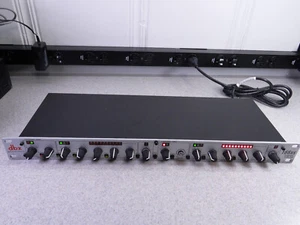 Compresor/limitador/procesador dinámico de puerta de audio profesional dbx 166xs #2 - Imagen 1 de 16