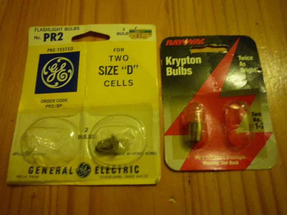 2 Flashlight Torch Bulbs Lamps 1 Bulb for 2 D Bat FL & 1 Bulb for 2 C Bat FL - Image 1 of 4