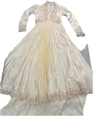 Vestido de novia Champagne con mangas largas seda satinado vintage vestidos de novia encaje Foto 1 de 4