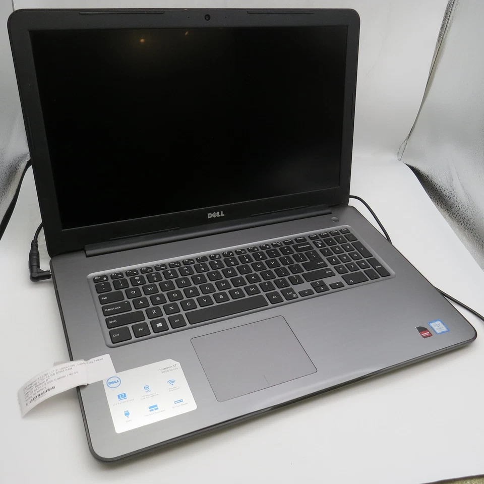 Dell Inspiron 17 5767-17.3"-i7-7500U@2.70GHz-16GB RAM-250GB 2.5 SSD-SIN OS *LEER* Foto 1 de 4
