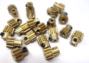 Jamara Konvolut Metall-Zahnräder - 12 Zähne - 8,5 mm D - unten 6  mm D mit Rille - Bild 1 von 1