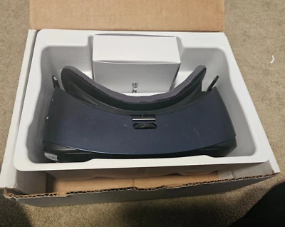 Samsung Gear VR SM-R323 Oculus Virtual Reality Headset Blue Black - Image 1 of 4