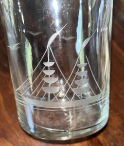 Libbey Glass Etched Sailboat Design Carafe Decanter - Beautiful - ~12” Tall - Picture 1 of 3