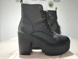 Essex glam synthetic leather boots UK8 - Picture 1 of 12