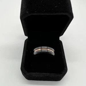 Men’s Wedding Band. Black And Gold Colored Metal Wedding Band. Size 8 - Picture 1 of 4