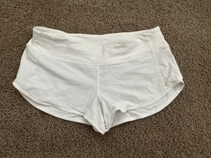 Lululemon Damen SHORTS Größe 8 normal weiß gefüttert 2,5 Schrittlänge - Bild 1 von 4