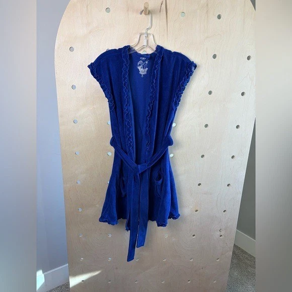 Albornoz con volantes Betsey Johnson para mujer talla pequeña Foto 1 de 4