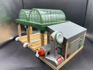 Thomas & Friends Wooden Railway Deluxe Lights & Sounds Knapford Train Station - Picture 1 of 15
