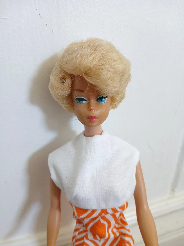 Muñeca Barbie vintage muy buena condición parte lateral europea rubia platino corte burbuja rizos BL Foto 1 de 4