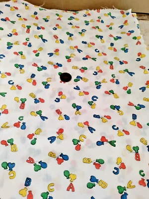 REMANENTE DE TELA NOS SINTÉTICO BLANCO TRANSPARENTE CON DISEÑO ABC 1 1/4YDS X 54" Foto 1 de 3