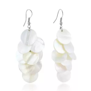 Encantador racimo de pendientes colgantes hechos a mano con círculos de carcasa Kabibe blancos - Imagen 1 de 6