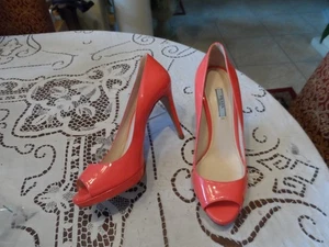Nuevos zapatos de salón Prada de charol de becerro rosa con punta abierta talla 38,5B - Imagen 1 de 18