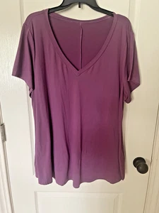 Camiseta de manga corta redondeada con cuello en V para dama talla 4XL púrpura nueva - Imagen 1 de 3