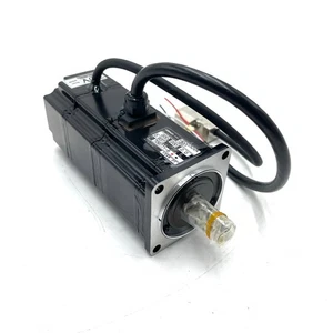 Servomotor R88M-U20030VA-BS1 Omron 200W 200V 2.0A 0.637Nm R88MU20030VABS1 - Imagen 1 de 7
