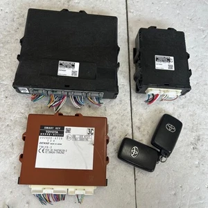 Toyota ZVW 41 40 Prius Alpha Smart Key Computer Set from Japan - Picture 1 of 9