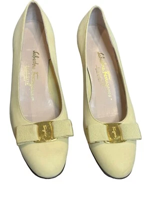 Raro Salvatore Ferragamo Gamuza Varina Bow Vara Mantequilla Amarillo Antiguo Dinero Zapato 8 AA Foto 1 de 4