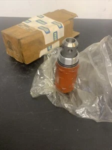 Hitachi RELIEF VALVE 0695006 For EX1900-5 EX2500 EX2600-6LD EX3600-5 EX5500 - Picture 1 of 5