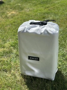 Nuova custodia rigida Away Bigger Carry On Spinner TSA blu navy - Foto 1 di 3