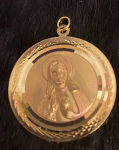 Vintage Religious Jewelry Pendant JESUS Medal Hong Kong Gold Tone Round New - Picture 1 of 4