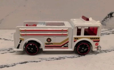 1976 HOT WHEELS Metro 122 DIECAST FIRE TRUCK W/ Red/white Vintage Redline - Image 1 of 4