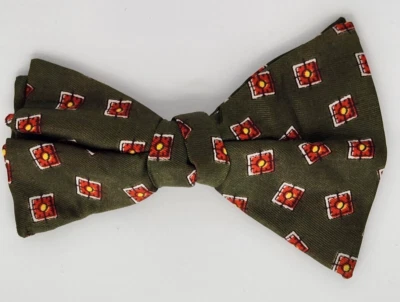 Clip de pajarita de colección en clip real resistente al óxido verde oliva con acento rojo amarillo Foto 1 de 2