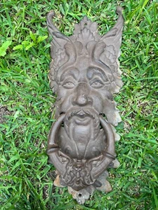 Llamador de puerta de hierro fundido mítico con cuernos vikingos 20"" 11 libras. - Imagen 1 de 12