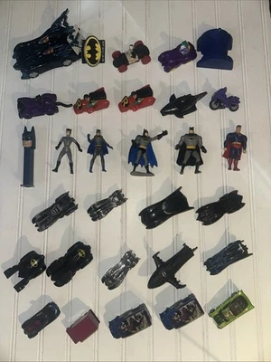 Lote de juguetes de colección DC Batman Diecast Hotwheels, Ertl, Joker, Acertijo, Catwoman, etc. Foto 1 de 4