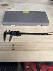 Mitutoyo CD-8 Micrometer 8in - Picture 1 of 5