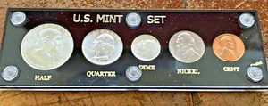 1954-D Silver U.S. Mint set / Plastic Case - Picture 1 of 2