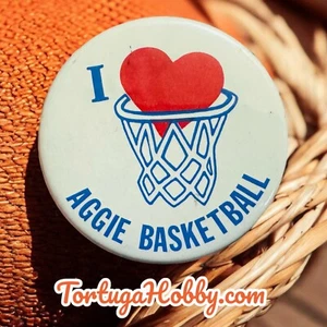 Vintage Amazing Aggies Texas A&M Basketball Pin-back - Picture 1 of 2