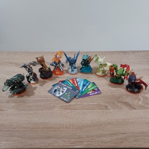 Lot of 9 Skylanders Giants Figures - Series 2 & Magic Item with Character Cards