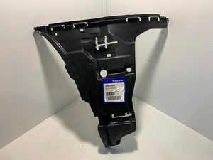 NEW GENUINE VOLVO FRONT BUMPER HOLDER 30655981 - Bild 1 von 4