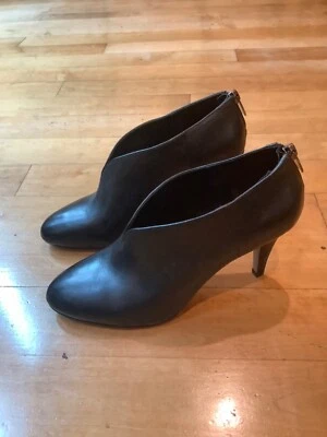 shoes - Image 1 of 4