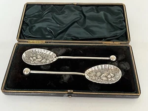 CASED PAIR OF SILVER PLATED BERRY/PRESERVE SPOONS 5.75" (SPBS-703) - Picture 1 of 5
