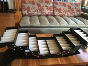 48 Paar Faltbare Sonnenbrillen Vitrine Brillenkoffer mit Schlüsselschloss PU Leder - Bild 1 von 7