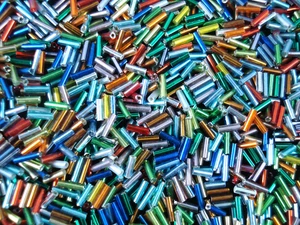 Bugle Beads 6mm Silver Lined Mix 500g (1/2kg) Glass Jewellery DIY Jewelry - Picture 1 of 2