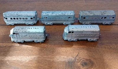 BONITO JUEGO DE TREN DE CINCO PIEZAS MIDGETOY PLATA AÑOS 50 DE COLECCIÓN Foto 1 de 4