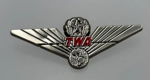 Uniforme de azafata TWA de colección alas prendedor insignia plástico - Imagen 1 de 6