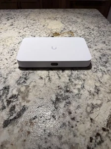 Ubiquiti Cloud Gateway Fiber with 2TB Kingston SSD Card - Afbeelding 1 van 2