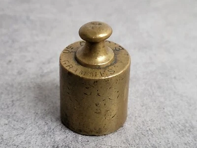 ANCIEN POIDS DE BALANCE EN LAITON DE 50 GRAMMES N6 - Photo 1/4