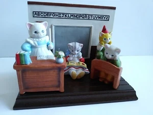 Vintage 1990 Schmid Figuren KITTY GURKE 7-teilig Schule Klassenzimmer Szene RAR! - Bild 1 von 12