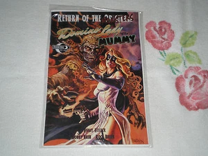 DOMINO LADY vs MUMMY by NANCY HOLDER, BOBBY NASH & ROCK BAKER *Signed* -FM- - Imagen 1 de 1