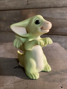Caprichoso Mundo de Dragones de Bolsillo Pequeño Mendigo 2001 Real Musgrave - Imagen 1 de 6
