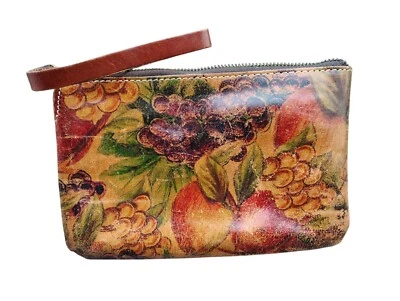Patricia Nash Fruit Design Leather Wrislet Wallet, Brown, Zip Close, Apple Grape - Imagem 1 de 3