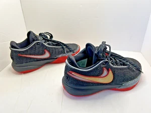 Nike LeBron XX 20 Negro/Rojo Universitario/Trinity Bred DQ8651-001 GS Talla 4y - Imagen 1 de 8