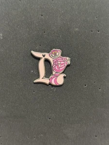 Disney Hidden Mickey 2019 Pin D Cheshire Cat Disneyland Pin DLR D’s Pin - Bild 1 von 3